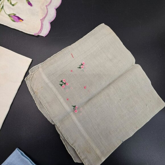 Vintage Handkerchief Lot With Floral Embroidery Cross-Stitch CM2041 - Picture 9 of 10